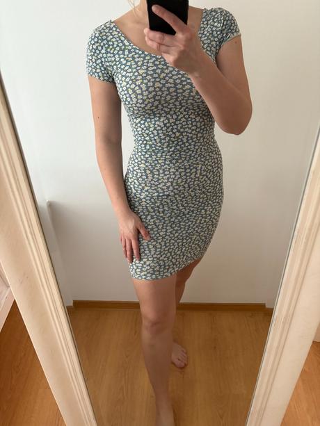 Kvetované, priliehavé šaty, clockhouse,xs