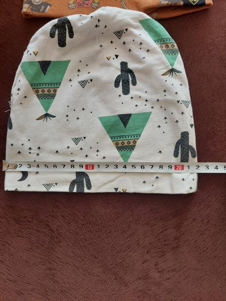 Jarné čiapky a korunky, 104