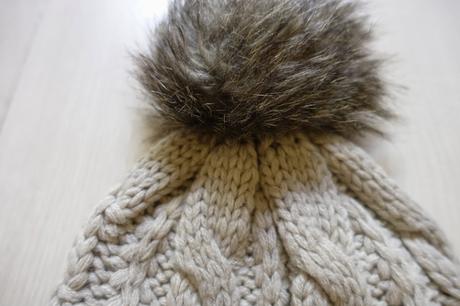 Dámska zimná čiapka, s