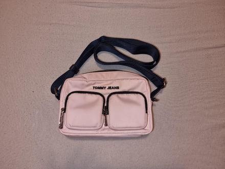 Minimalne nosena kabelka tommy jeans, tommy hilfiger