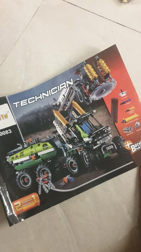 Stavebnica- lesný stroj,