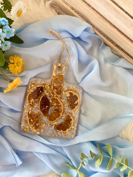 Ručne vyrobené živicové kľúčenky, 