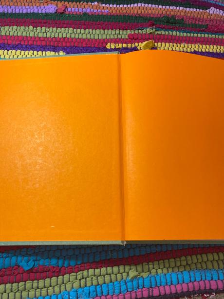 Krásna stará retro kniha krása nevídaná 1979,