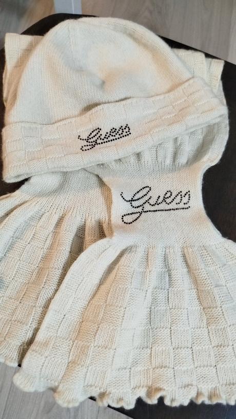 Set guess čiapka šál, guess,s