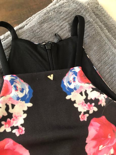 Guess krásne šaty s, guess,s