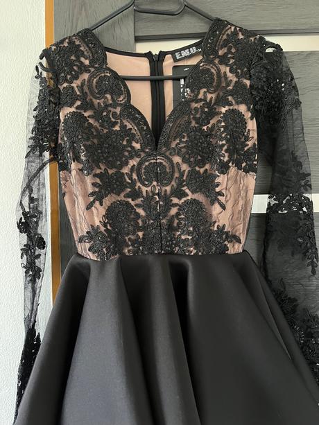 Čiernobéžové spoločenské šaty, s