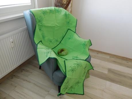 Zelené konáriky na plátne-ručne vyšitý set obrusov, 