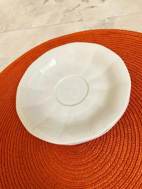 Vejárovité podšálky 2 ks,