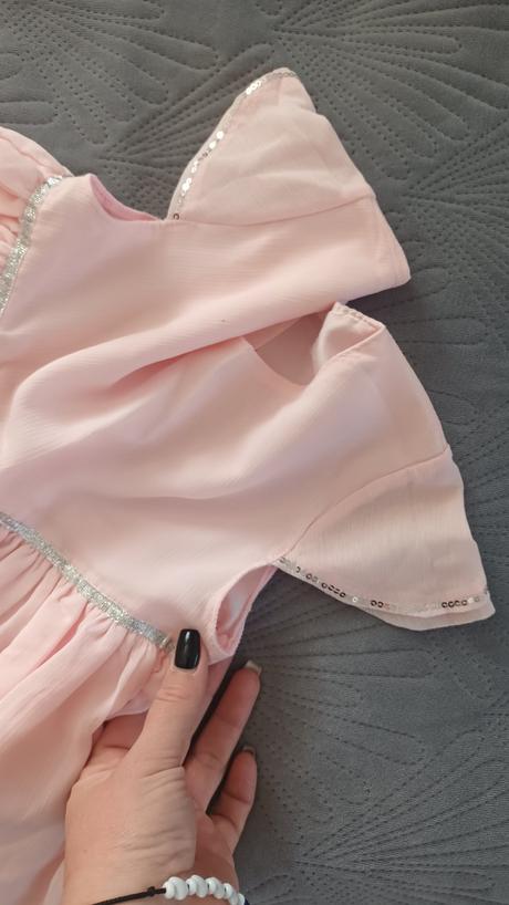 Ružové šatôčky so striebornými prvkami, 134