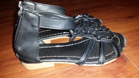 Čierne sandálky, 30