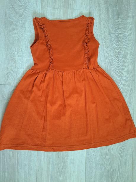 Terakotové šaty, gate,110