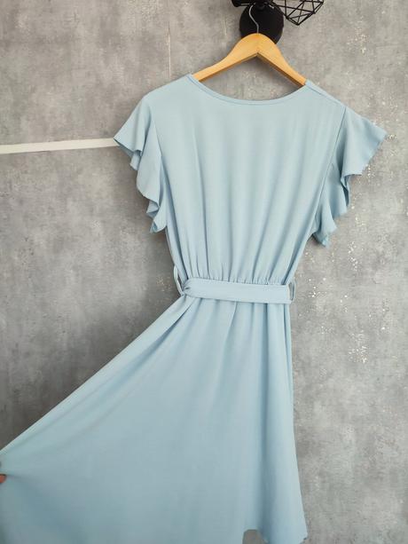 Krásne bledo modré šaty, 