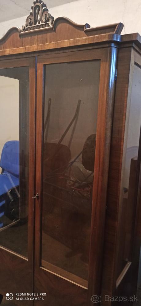 Starožitná skrinka,