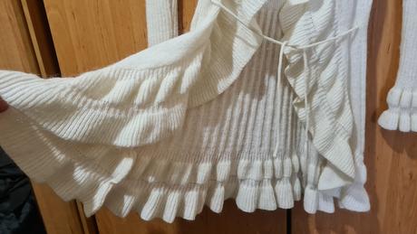 Svetrík predĺžený s volánikmi, 158