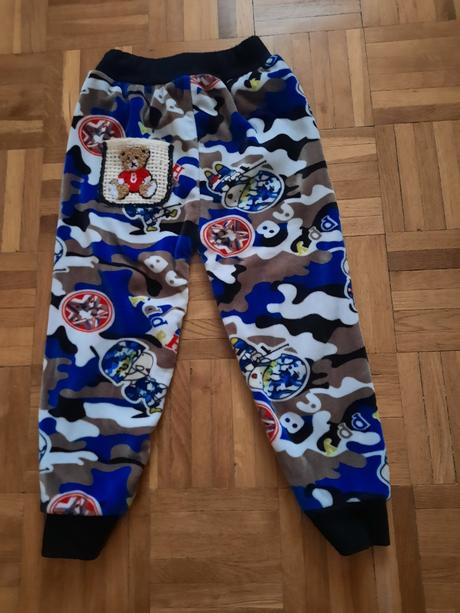 Chlapčenské tepláky, 98