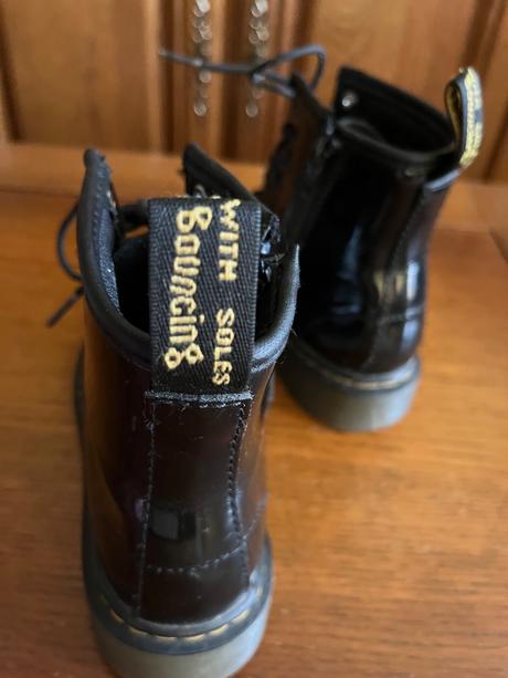 Dr. martens členkové šnurovacie čižmičky, 32