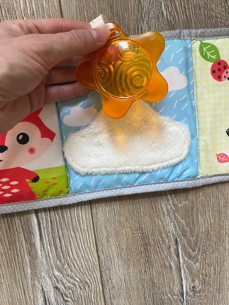 Kontrastna knižka na hranie lesní kamaráti,