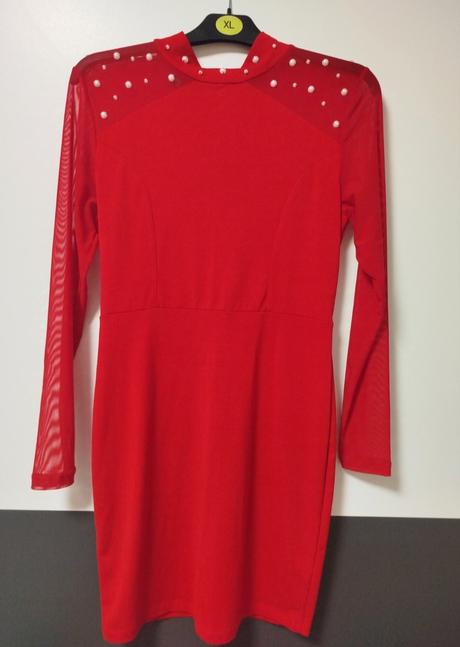 Moderné šaty s nádhernými detailami, 