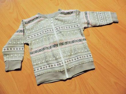 Mikina s krásnym vzorom, 74