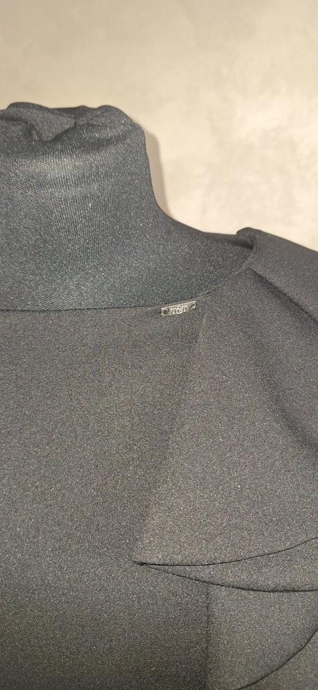 Čierne puzdrové šaty s volánmi, xl