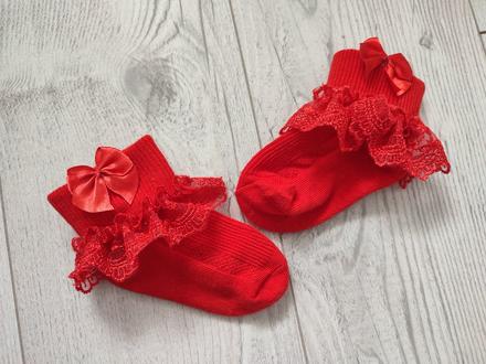 Ponožky s volánikmi, 23