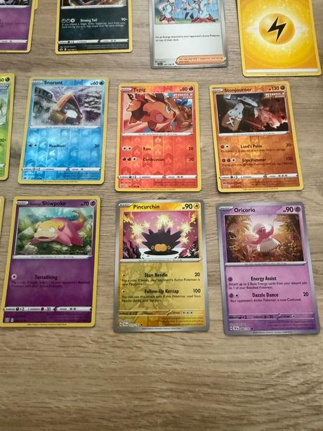 Balík pokémom kariet - 50 kariet a kovová tinka, 