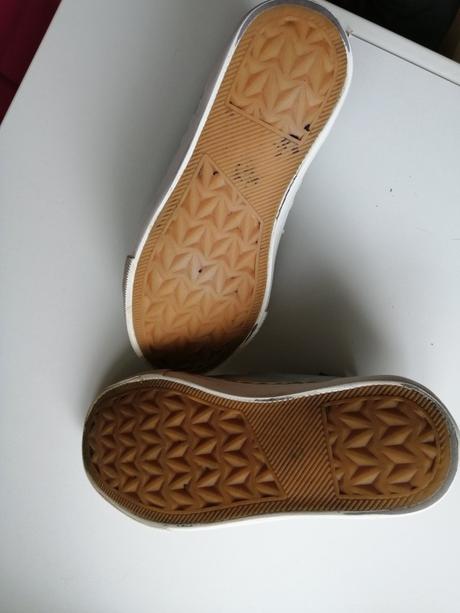 Tenisky s poštovným, reserved,31