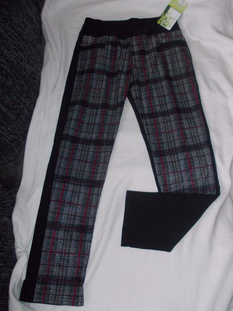 Nenosené legíny, m