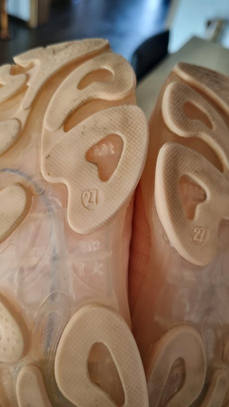 Svietiace tenisky, 27