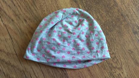 Prechodná čiapka nenosena srdiečka, 74