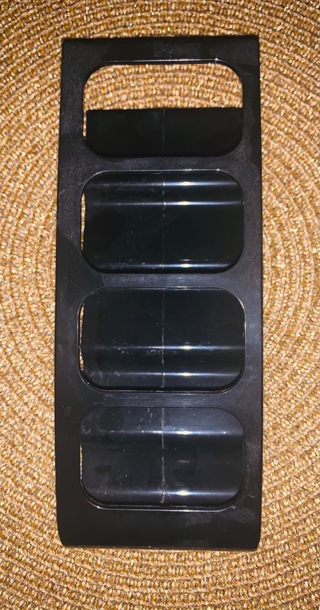 Stojan na ovládače,