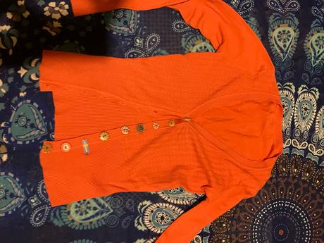 Svetrík farebnými gombíkmi, aeropostale,36