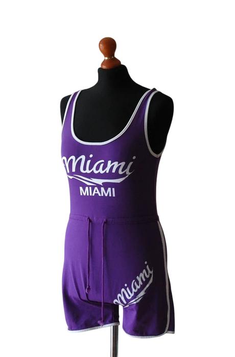 Športový fialový overal s nápisom miami shein, s