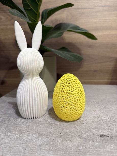 Veľkonočná dekorácia - zajace a vajíčka, 