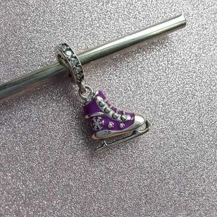 Prívesok korčuľa,