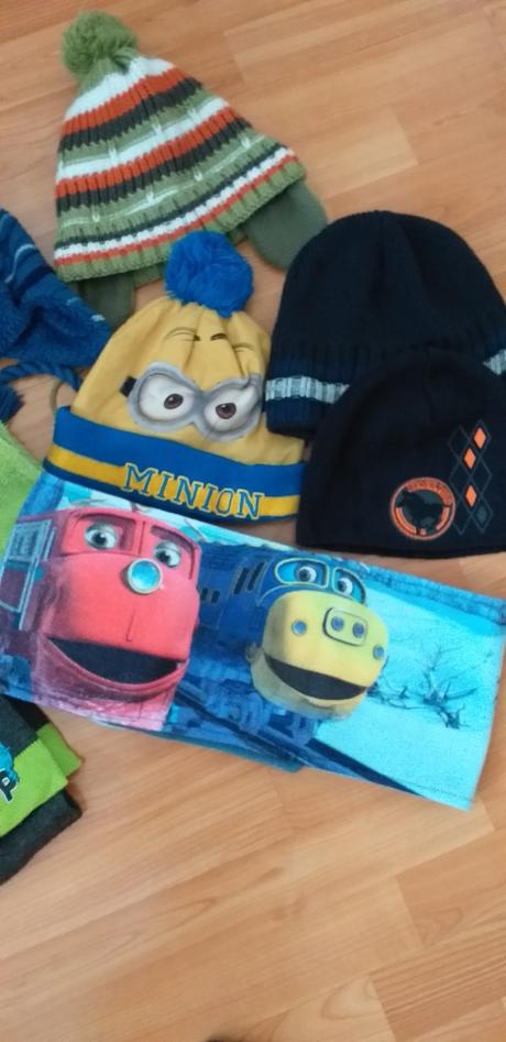 Zimné čiapky a šály, 50