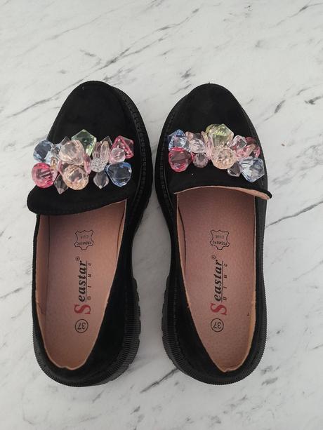 Čierne mokasíny, 37