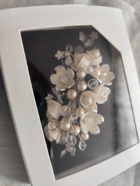 Sviatočná / svadobná spona do vlasov/ na šaty, 