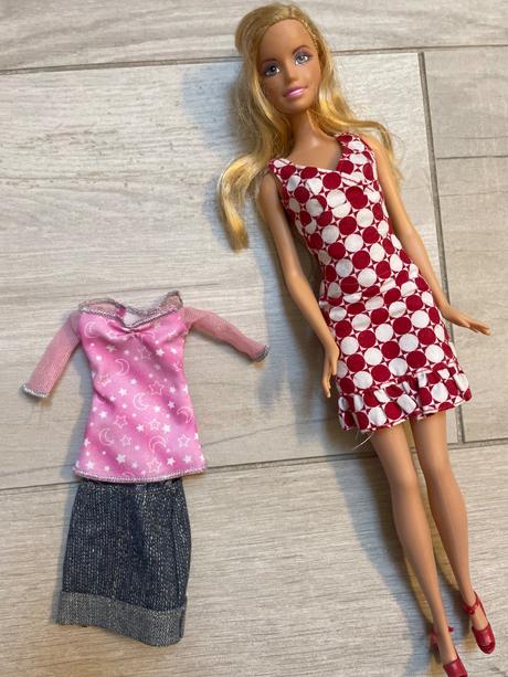 Barbie s náhradným oblečením, 