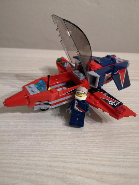 Lego city 60177 stíhačka leteckej show,