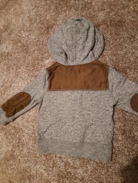 Mikina s kapucňou, 80