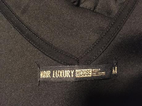 Cierne saty s jemnym zlatym lemom, m