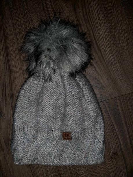 Čiapka s brmbolcom,