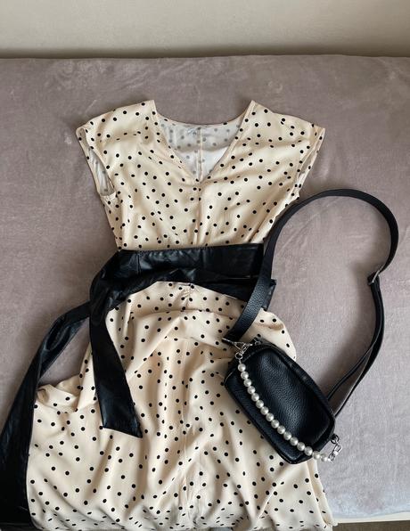 Bodkované šaty, 38