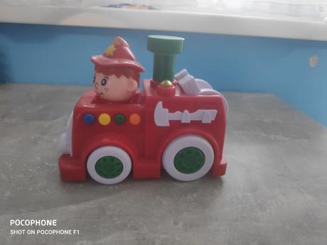 Hudobná hračka autíčko červené, 