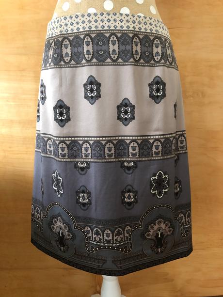 Značková hodvábna sukňa, 38