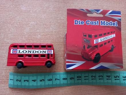 London bus double decker červený,