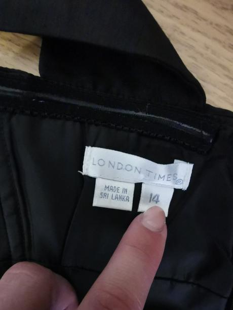 Puzdrove šaty zn. london times, 42