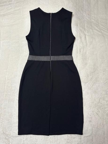 Krásne čierne šaty s pásom zn. magenta, m