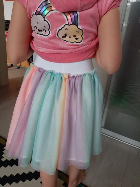 Krasna duhovana unicorn suknicka 8-12r. super stav, 152